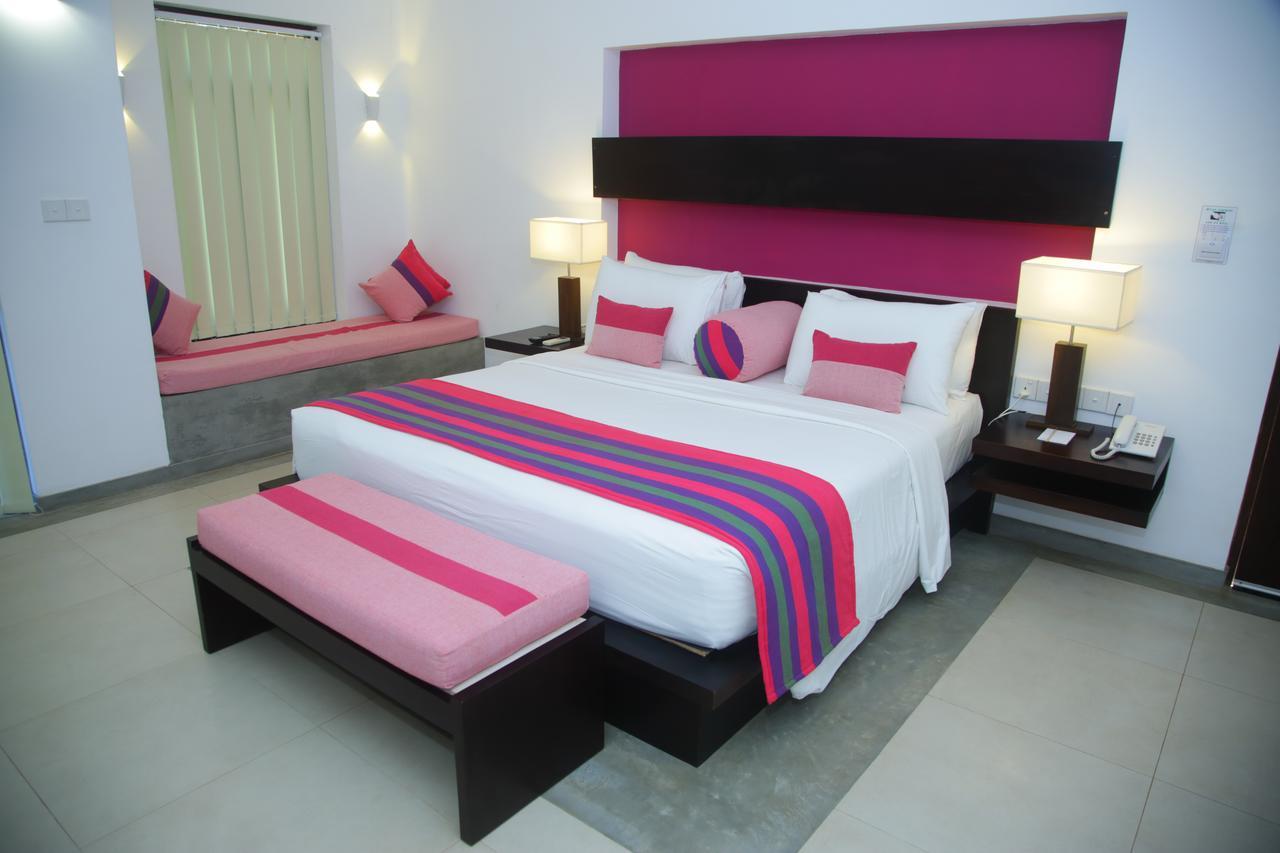 Ranna 212 Beach Resort Кахандамодара Экстерьер фото